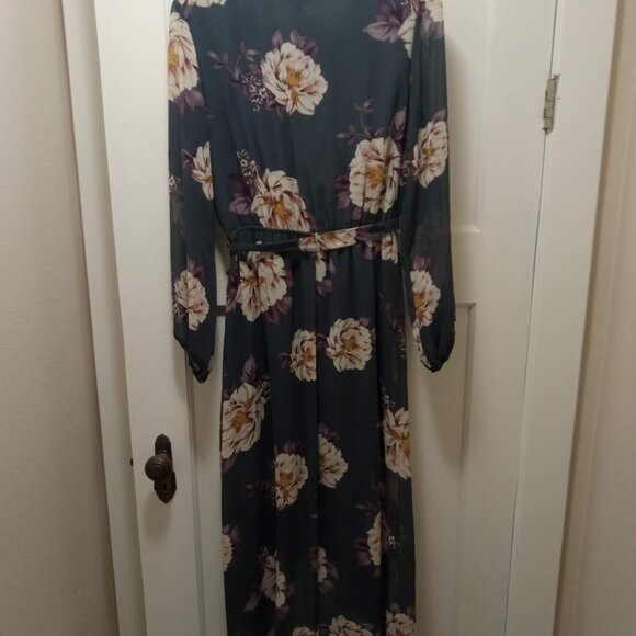 Lily Rose Gray Floral Dress - Picture 2 of 5